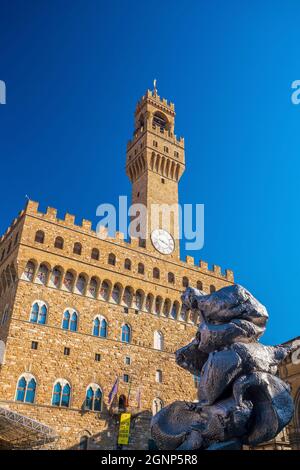 FIRENZE, ITALIA - Oct 20 : Palazzo Vecchio il 20 ottobre 2017 a Firenze. È il municipio di Firenze. Il palazzo fu costruito nel 1299 Foto Stock