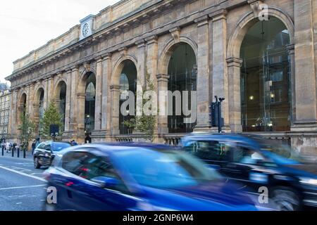 Inaugurato nell'agosto 1850, la stazione centrale di Newcastle si trova in Neville Street, nel centro della città. Servita dalla linea principale Nord Est, questa stazione collega con Foto Stock