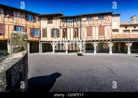 Luogo centrale del villaggio di Lautrec, Tarn, Francia Foto Stock