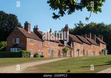 Bucklers Hard, un pittoresco villaggio e popolare attrazione turistica nella New Forest in Hampshire, Inghilterra, Regno Unito, in una soleggiata giornata di settembre Foto Stock