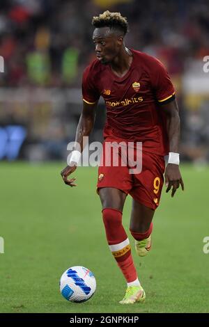 Roma, Italia. 26 settembre 2021. Tammy Abraham of AS Roma durante la Serie A football match tra le SS Lazio e AS Roma calco allo stadio Olimpico di Roma, 26 settembre 2021. Foto Antonietta Baldassarre/Insidefoto Credit: Ininsidefoto srl/Alamy Live News Foto Stock