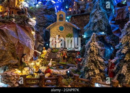 Presepe di Natale tradizionale provenzale - primo piano su Santons Foto Stock