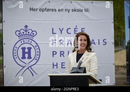 27 settembre 2021, Copenaghen, Danimarca. La principessa Marie di Danimarca fa il primo sodo per i nuovi edifici della scuola del Principe Henrik (Lycee Francais Prince Henrik) a Frederiksberg, Copenhagen, Danimarca, il 27 settembre 2021. Prins Henriks Skole è una scuola internazionale con 800 studenti con circa 40 diverse nazionalità di età compresa tra i 3-18 anni. Photo by Stefan Lindblom/Stella Pictures/ABACAPRESS.COM Credit: Abaca Press/Alamy Live News Foto Stock