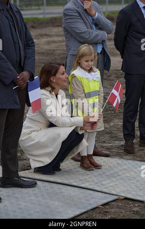 27 settembre 2021, Copenaghen, Danimarca. La principessa Marie di Danimarca fa il primo sodo per i nuovi edifici della scuola del Principe Henrik (Lycee Francais Prince Henrik) a Frederiksberg, Copenhagen, Danimarca, il 27 settembre 2021. Prins Henriks Skole è una scuola internazionale con 800 studenti con circa 40 diverse nazionalità di età compresa tra i 3-18 anni. Photo by Stefan Lindblom/Stella Pictures/ABACAPRESS.COM Credit: Abaca Press/Alamy Live News Foto Stock