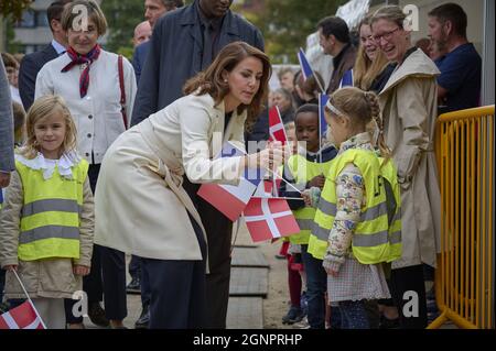 27 settembre 2021, Copenaghen, Danimarca. La principessa Marie di Danimarca fa il primo sodo per i nuovi edifici della scuola del Principe Henrik (Lycee Francais Prince Henrik) a Frederiksberg, Copenhagen, Danimarca, il 27 settembre 2021. Prins Henriks Skole è una scuola internazionale con 800 studenti con circa 40 diverse nazionalità di età compresa tra i 3-18 anni. Photo by Stefan Lindblom/Stella Pictures/ABACAPRESS.COM Credit: Abaca Press/Alamy Live News Foto Stock