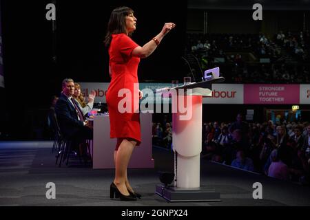 Brighton, Regno Unito. 27 settembre 2021. Il Cancelliere ombra dello scacchiere Rachel Reeves, deputato che ha parlato alla Conferenza del Partito laburista del 2021 a Brighton. Data foto: Lunedì 27 settembre 2021. Il credito fotografico dovrebbe essere: Matt Crossick/Empics/Alamy Live News Foto Stock