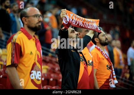 ISTANBUL, TURCHIA - SETTEMBRE 26: Fan di Galatasaray durante la Super Lig match tra Galatasaray e Goztepe al Turk Telekom Stadium il 26 Settembre 2021 a Istanbul, Turchia (Foto di Orange Pictures) Foto Stock