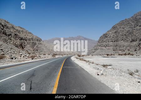 Desert Road a Jebel Jais Mountain. Emirati Arabi Uniti. Foto Stock