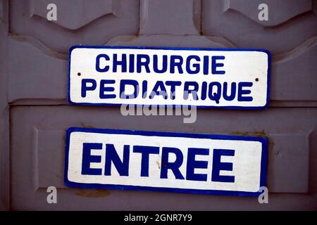 Ospedale africano. Reparto pediatrico. Chirurgia. Benin. Foto Stock