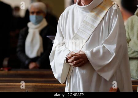 Chiesa di Saint Maurice. Giovedì Santo. Massa del prisma Annecy. Francia. Foto Stock