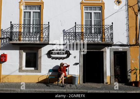 Caffè della città vecchia. Evora. Portogallo. Foto Stock