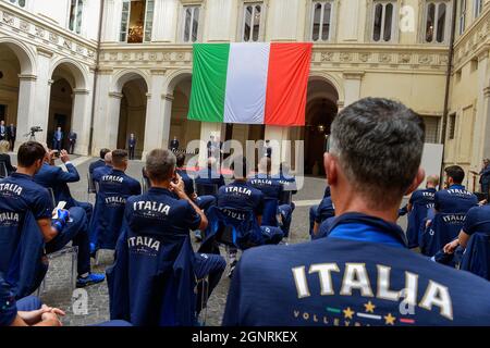 Roma, Italia. 27 settembre 2021. Il Premier italiano riceve i campioni italiani di squadre nazionali di pallavolo maschile e femminile in Europa.Roma (Italia), 27 settembre 2021 Photo Pool Stefano Carofei Insidefoto Credit: Insidefoto srl/Alamy Live News Foto Stock