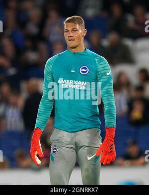 Il portiere di Brighton e Hove Albion Kjell Scherpen si scalda prima della partita della Carabao Cup al terzo round dello stadio AMEX di Brighton. Data foto: Mercoledì 22 settembre 2021. Foto Stock