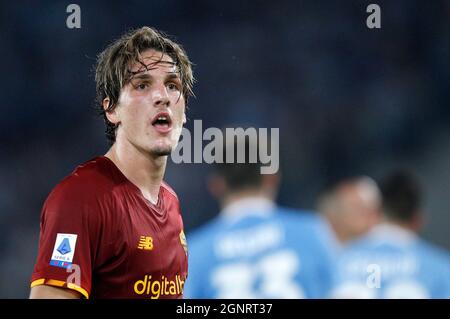 Roma, Italia. 26 settembre 2021. Nicolo' Zaniolo, di AS Roma, reagisce durante la Serie Italiana Una partita di calcio tra Lazio e Roma allo stadio olimpico. Credit: Riccardo De Luca - Update Images/Alamy Live News Foto Stock