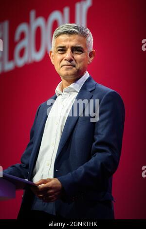 Brighton, Regno Unito. 27 settembre 2021. Il sindaco di Londra Sadiq Khan è stato raffigurato alla Conferenza del Partito Laburista di Brighton del 2021. Data foto: Lunedì 27 settembre 2021. Il credito fotografico dovrebbe essere: Matt Crossick/Empics/Alamy Live News Foto Stock