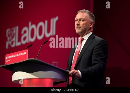 Il Segretario di Stato ombra per le Comunità e il Governo locale Steve Reed parla alla conferenza del Partito del lavoro a Brighton. Data foto: Lunedì 27 settembre 2021. Foto Stock