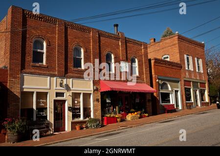 Negozi lungo Cherry Street a Black Mountain, North Carolina. Foto Stock