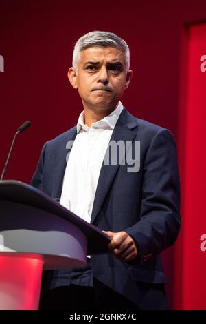 Brighton, Regno Unito. 27 settembre 2021. Il sindaco di Londra Sadiq Khan è stato raffigurato alla Conferenza del Partito Laburista di Brighton del 2021. Data foto: Lunedì 27 settembre 2021. Il credito fotografico dovrebbe essere: Matt Crossick/Empics/Alamy Live News Foto Stock