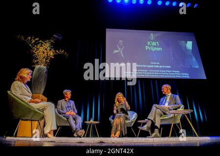 La regina Maxima partecipa ad una conversazione sull'imprenditorialità alla quarta conferenza di re Willem I. Dopo il programma, si prevede una cena privata con, tra gli altri, gli ex vincitori dei premi aziendali della Fondazione Koning Willem I. Uden, Paesi Bassi, il 27 settembre 2021. Foto di Robin Utrecht/ABACAPRESS.COM Foto Stock