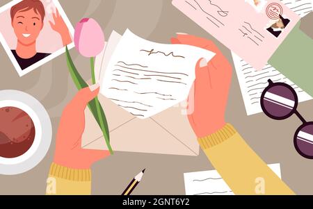 Busta con supporto per le mani con lettera in carta, illustrazione vettoriale della vista dall'alto della scrivania. Cartoon mano umana con fiore e mail messaggio foglio con testo scritto a mano, carino cartolina, caffè su sfondo tabella Illustrazione Vettoriale