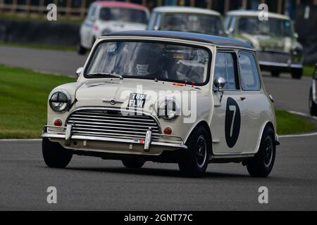 Darren Turner, Marek Reichman, Morris Mini Cooper S, John Whitmore Trophy, Goodwood Revival 2021, Goodwood, Chichester, West Sussex, Inghilterra, Septembe Foto Stock