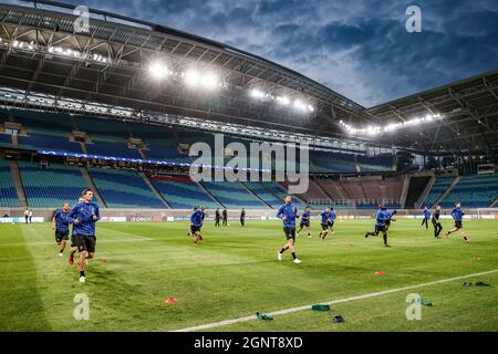 I giocatori del Club hanno mostrato durante una sessione di allenamento del Club Belga di calcio Brugge, lunedì 27 settembre 2021, a Lipsia, in Germania, in preparazione di Foto Stock