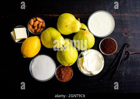 Pere arrostite con Crema al Mascarpone espresso ingredienti: Pere Bartlett, fagioli alla vaniglia e altri ingredienti per pere arrostite Foto Stock