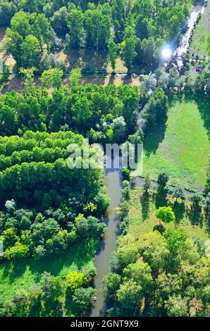 Francia, Deux-Sèvres (79), le Marais Poitevin, la Venise Verte, Coulon (vue aérienne) // Francia, Deux-Sèvres, Marais poitevin, Venezia Verde (vi Foto Stock