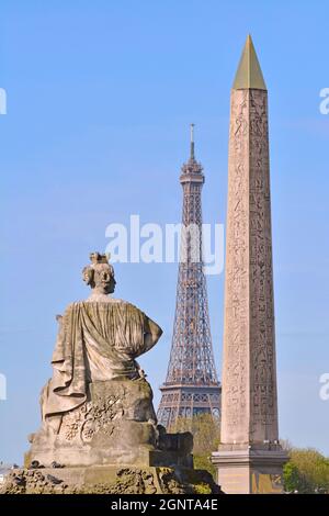 Francia, Parigi (75), zona classée Patrimoine Mondial de l'Unesco, Place de la Concorde avec l'obélisque et la tour Eiffel en arrière-plan // Francia, Pa Foto Stock