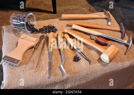 Francia, Seine-et-Marne (77), Barbizon, outillage de tapissier d'ameublement // Francia, Seine-et-Marne, Barbizon, attrezzature per l'arazzo Foto Stock