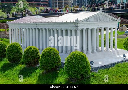 Una replica del Tempio di Artemis in Miniaturk Museum, Istanbul, Turchia. Foto Stock