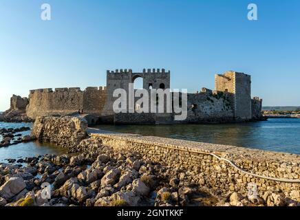 Methoni, Grecia - 10 agosto 2018: Il Methoni fortezza veneziana nel Peloponneso, Messenia, Grecia. Il castello di Methoni fu costruito dal veneziano Foto Stock