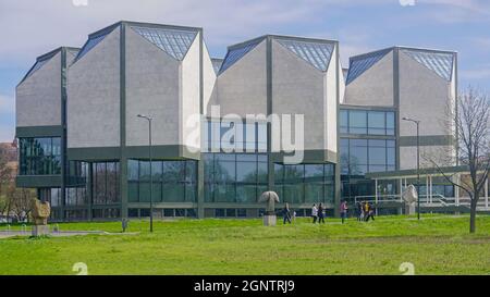 Belgrado, Serbia - 4 aprile 2018: Edificio del museo d'arte moderna a New Belgrado. Foto Stock