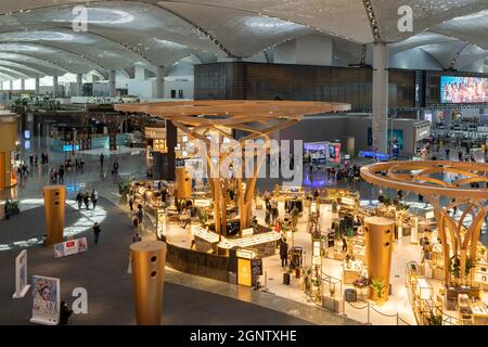 Negozi nella zona di partenza, aeroporto di Istanbul. Turchia Foto Stock