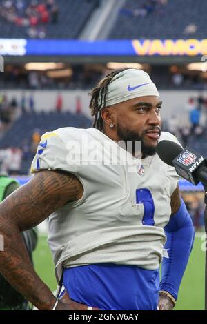 Domenica 26 settembre 2021; Englewood, CA USA; il wide receiver dei Los Angeles Rams DeSean Jackson (1) viene intervistato da NFL Networks dopo una partita della NFL Foto Stock