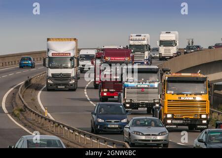 Griffin Gathering, Ipswich 2014Scania, veicoli HGV d'epoca sul ponte Orwell Suffolk, Regno Unito Foto Stock