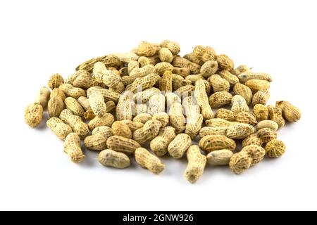 Bollito di arachidi su sfondo bianco Foto Stock
