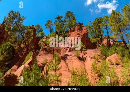 Sentiero di ocra al villaggio di Roussillon in Francia Foto Stock