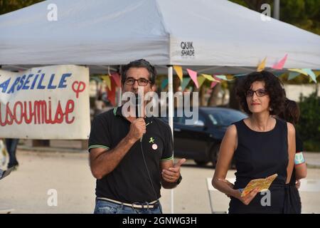 Marsiglia, Francia. 25 Settembre 2021. Un attivista di ''la France insoumise'' fa un discorso durante la festa del popolare Union.Organized da parte del partito di estrema sinistra ''la France insoumise'' (LFI), la festa dell'Unione popolare inizia la campagna del vice francese Jean-Luc Mélenchon per le elezioni presidenziali francesi del 2022. (Credit Image: © Gerard Bottino/SOPA Images via ZUMA Press Wire) Foto Stock