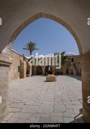 Nabi Musa, Israele - 26 settembre 2021: L'ingresso del profeta Mosè mausoleo nel deserto della Giudea, Israele. Foto Stock