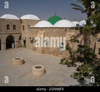 Nabi Musa, Israele - 26 settembre 2021: Il cortile interno del profeta Mosè mausoleo nel deserto della Giudea, Israele. Foto Stock