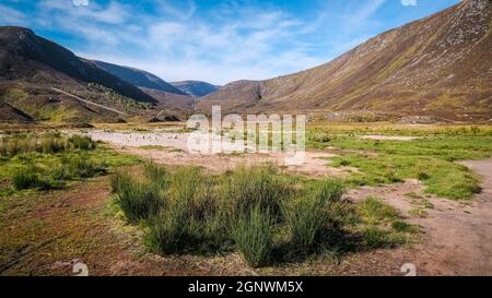 Viaggio su strada solo attraverso le Highlands scozzesi Foto Stock