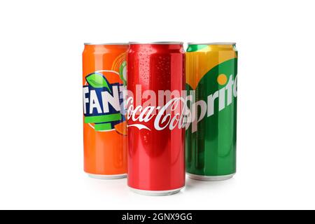 Odessa, Ucraina - 23 settembre 2021: Fanta, Sprite e Coca - Cola lattine isolate su sfondo bianco. Foto Stock