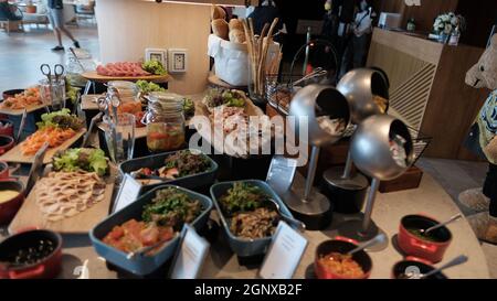 Pranzo a buffet a mezzogiorno all'Hilton Hotel Pattaya Thailandia Foto Stock