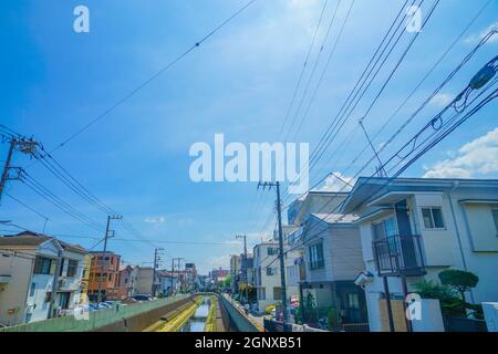 Città e cielo blu di Yokohama Tenno-cho. Luogo di tiro: Yokohama-città prefettura di kanagawa Foto Stock