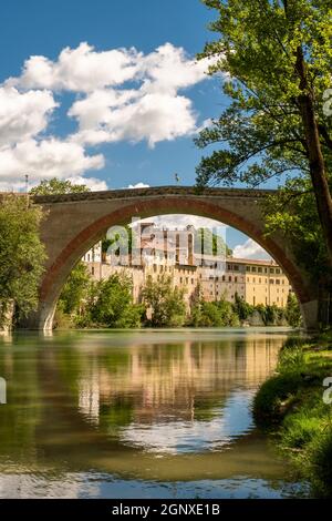 Ponte romano sul fiume Metauro. Italia. Foto di alta qualità Foto Stock