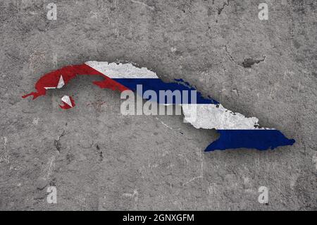 Mappa e bandiera di Cuba su cemento intemperie Foto Stock