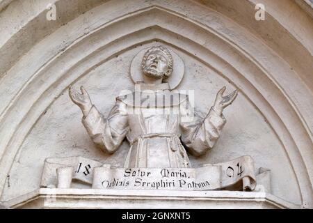 San Francesco, portale della Chiesa Francescana di Graz, Stiria, Austria Foto Stock