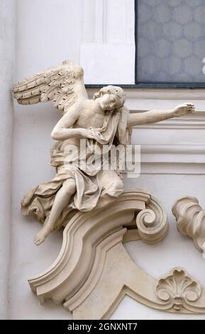 Angelo sul portale della chiesa di Mariahilf a Graz, Stiria, Austria Foto Stock