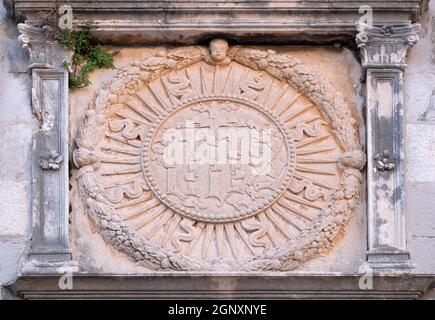 IHS segno sulla facciata della chiesa a Dubrovnik, Croazia Foto Stock